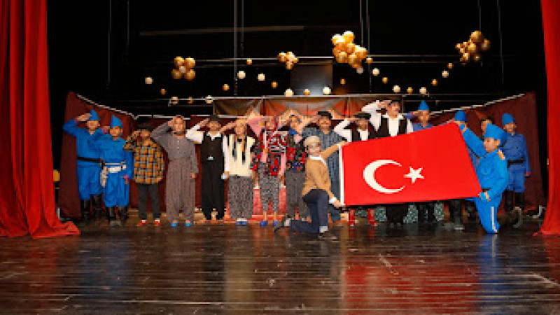 Şehit Barbaros Yılmaz İlkokulu’ndan Unutulmaz Tiyatro Gecesi